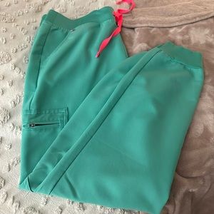 FIGS Zamora jogger surgical green medium